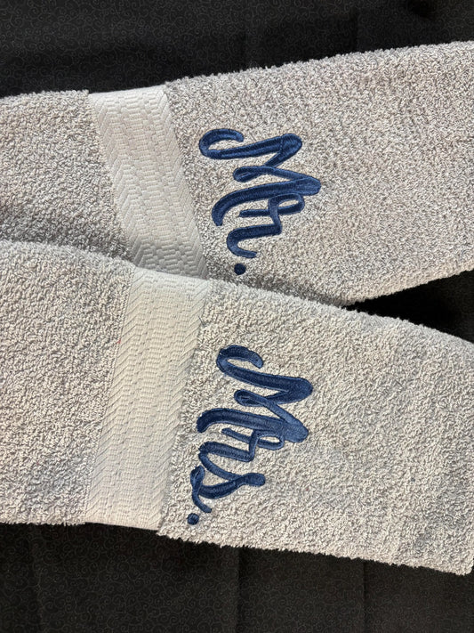 Classic Embroidered "Mr. & Mrs." Cursive Hand Towel Set